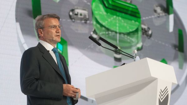 % Президент, председатель правления Сбербанка России Герман Греф