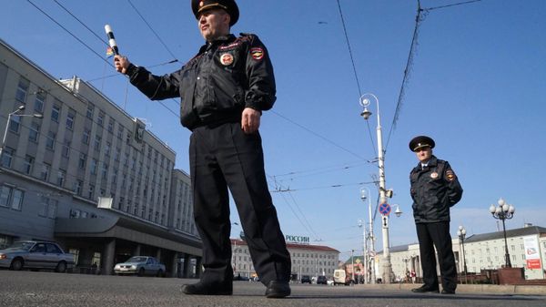Сотрудники ГИБДД на Площади Победы 