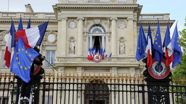 *Здание Министерства иностранных дел Франции в Париже