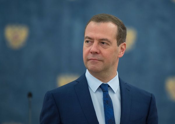 Председатель правительства РФ Дмитрий Медведев в подмосковной резиденции Горки во время церемонии вручения государственных и правительственных наград. 10 июня 2016