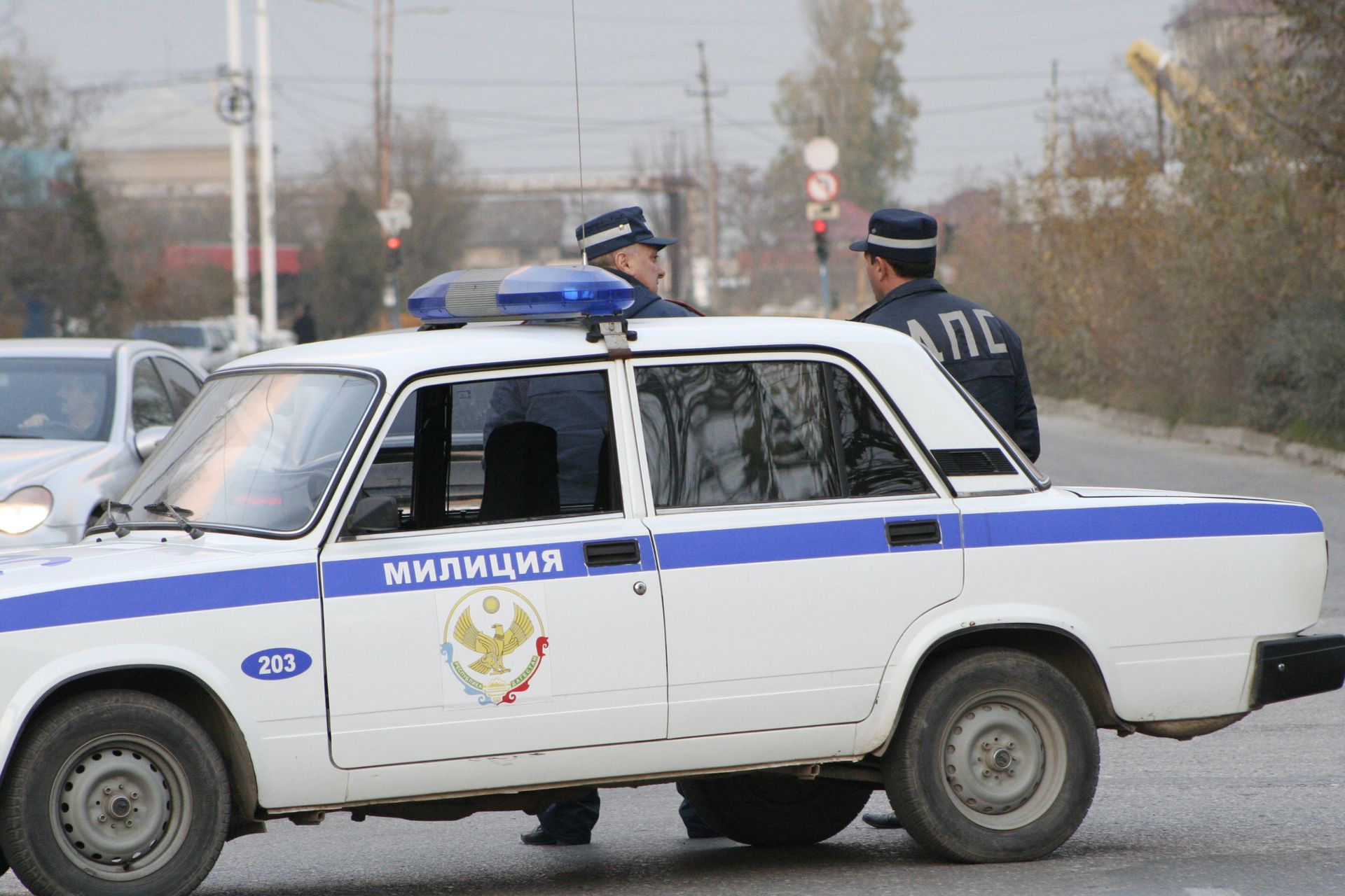 Сотрудники Дорожно-патрульной службы на месте происшествия в Каспийске - ПРАЙМ, 1920, 08.02.2021