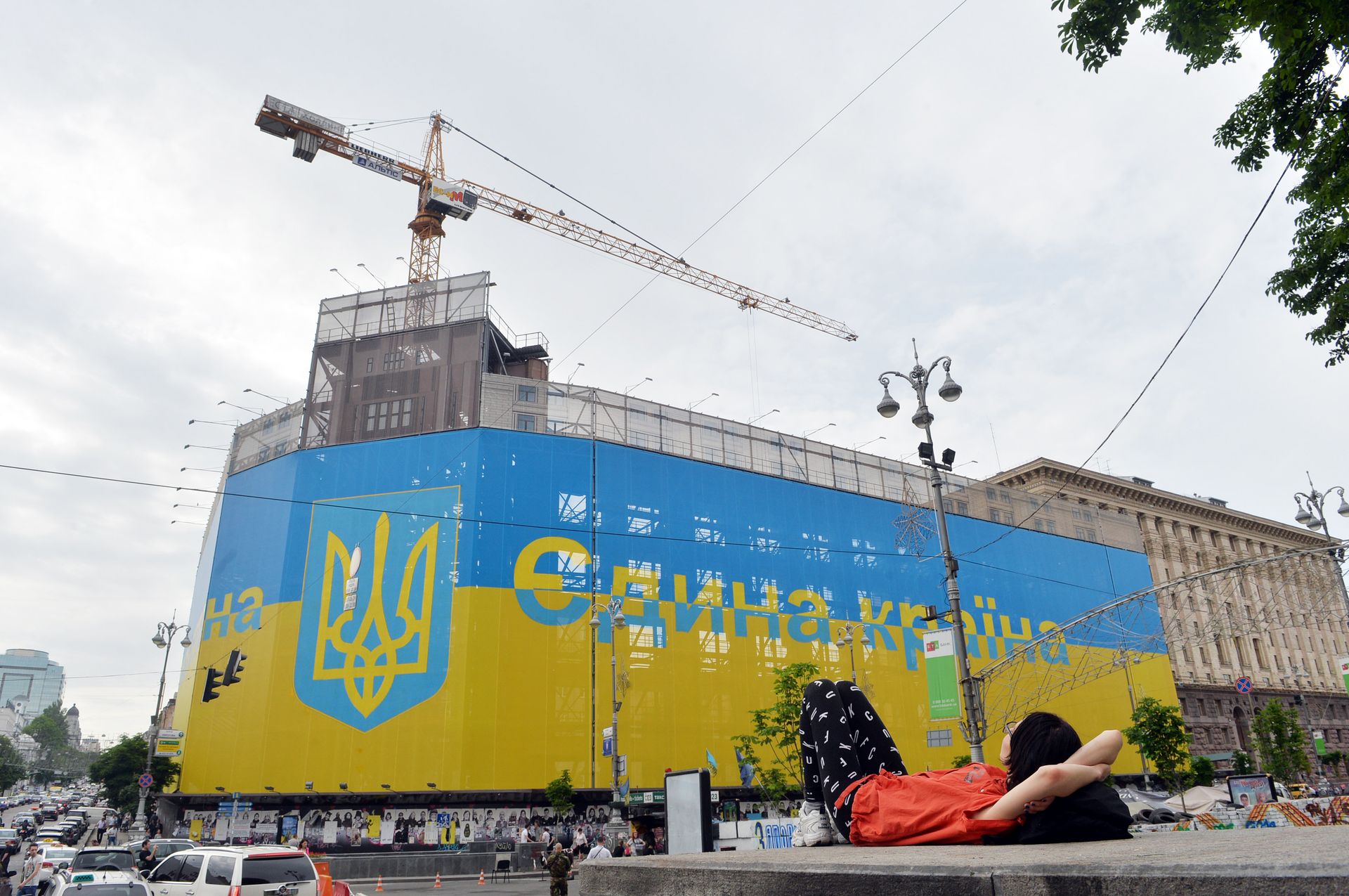Флаг и герб Украины на здании в центре Киева. - ПРАЙМ, 1920, 01.09.2021