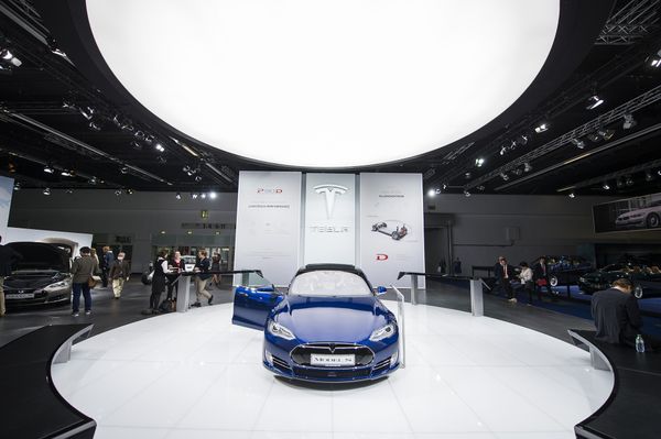 Беспилотный автомобиль Tesla Model S