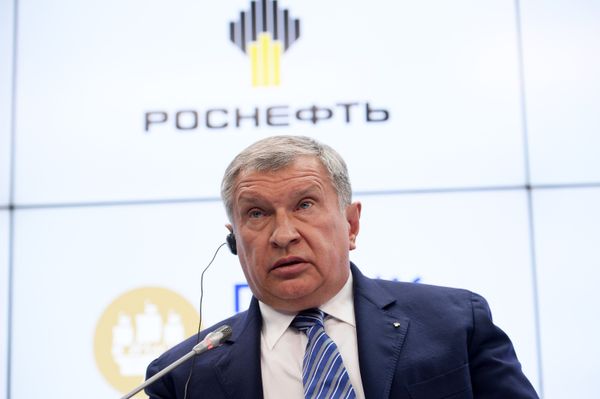 #Президент, председатель правления, заместитель председателя совета директоров ОАО НК Роснефть Игорь Сечин