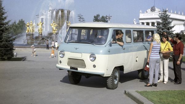 Советский автобус, выпускаемый Ульяновским автомобильным заводом Советский автобус, выпускаемый Ульяновским автомобильным заводом
