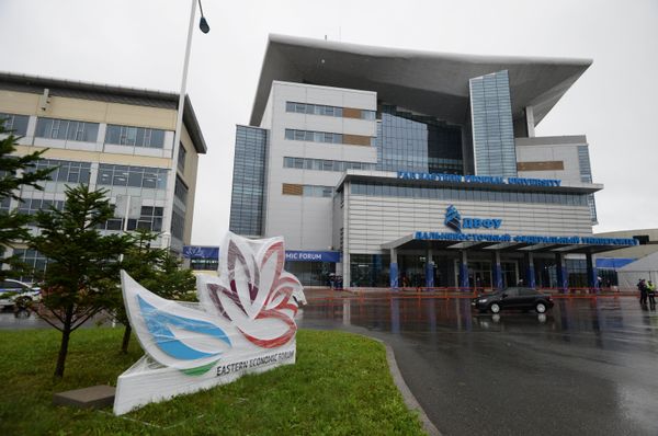 #Главный корпус Дальневосточного федерального университета на острове Русский во Владивостоке