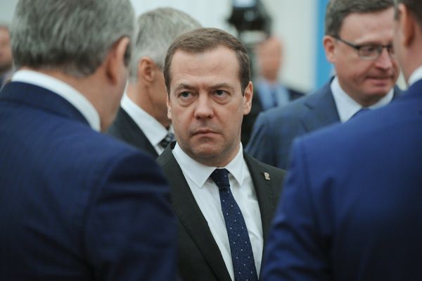 Председатель партии Единая Россия, премьер-министр РФ Дмитрий Медведев перед началом встречи в Кремле президента РФ Владимира Путина с лидерами партий, прошедших по итогам выборов в Государственную Думу РФ. 23 сентября 2016