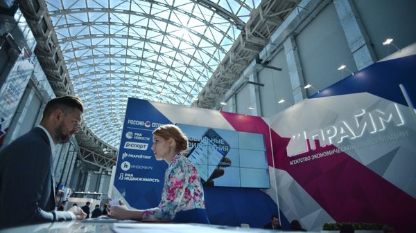 #Посетитель на стенде агентства экономической информации Прайм на международном инвестиционном форуме Сочи 2016