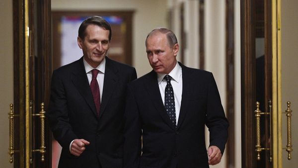 #Президент РФ Владимир Путин и директор Службы внешней разведки РФ Сергей Нарышкин перед началом первого заседания Государственной Думы РФ нового созыва. 5 октября 2016 
