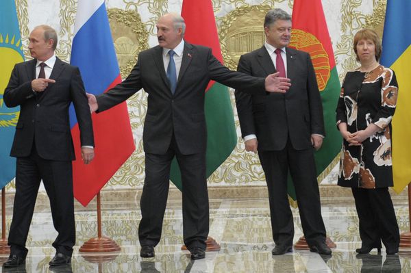 Президент России Владимир Путин, президент Белоруссии Александр Лукашенко, президент Украины Петр Порошенко и верховный представитель по иностранным делам и политике безопасности ЕС Кэтрин Эштон, 26 августа 2014