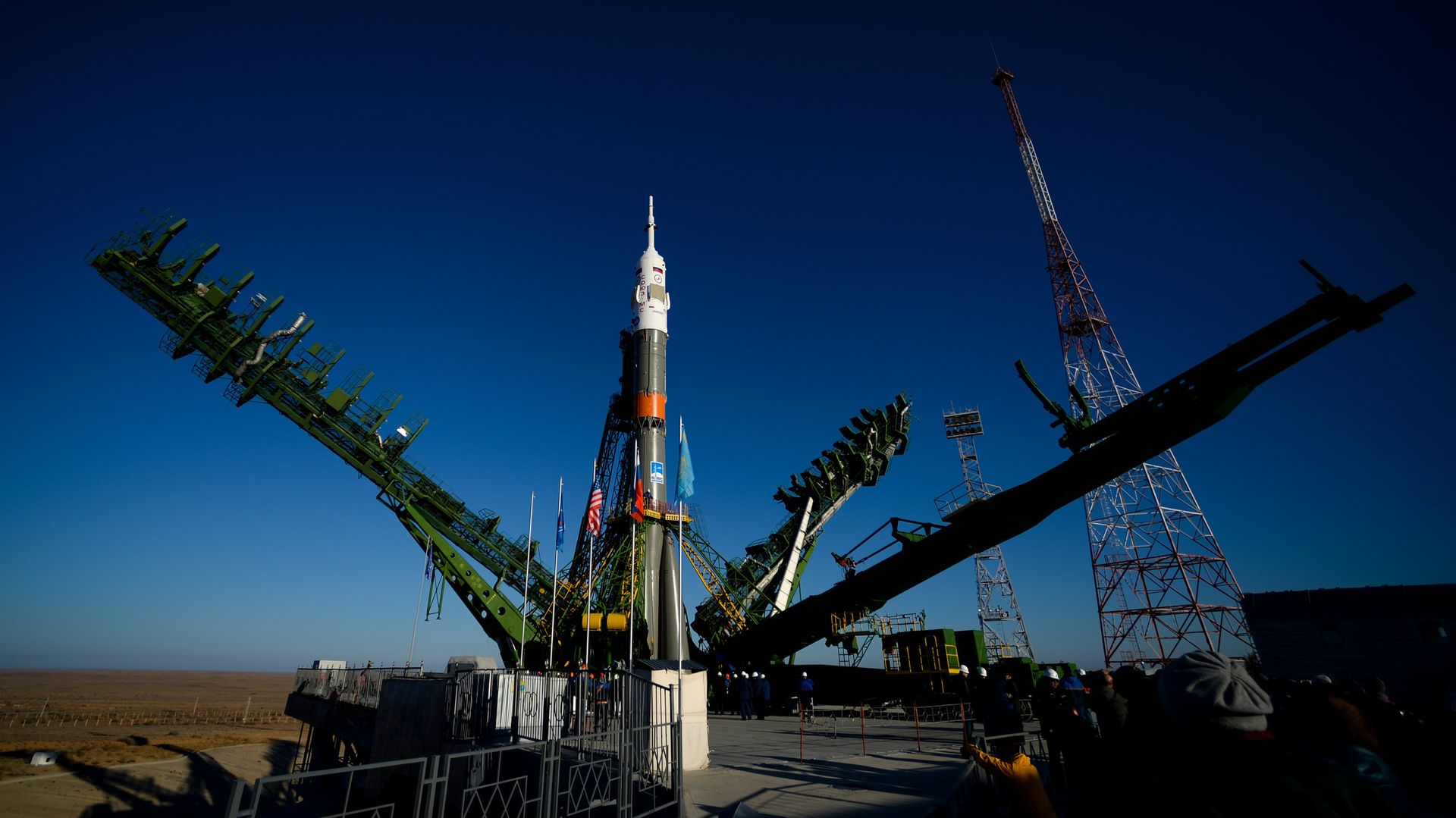 %Установка ракеты-носителя Союз-ФГ с транспортным пилотируемым кораблем Союз МС-02 на стартовой площадке космодрома Байконур - ПРАЙМ, 1920, 25.06.2023
