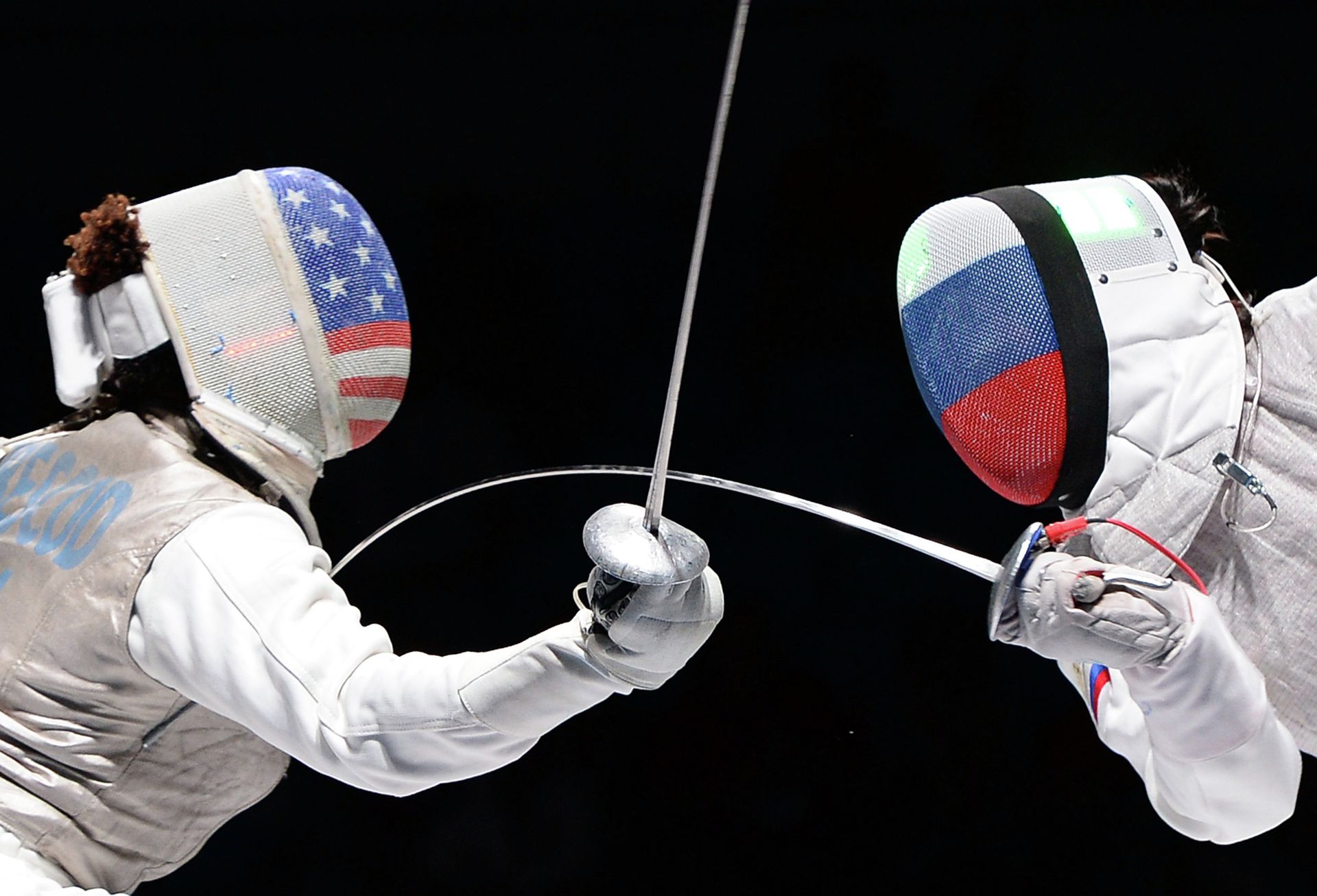 %Нзинга Прескод (США) и Аида Шанаева (Россия) в полуфинальном поединке на соревнованиях среди женщин по фехтованию на рапирах на чемпионате мира в Москве - ПРАЙМ, 1920, 17.01.2022