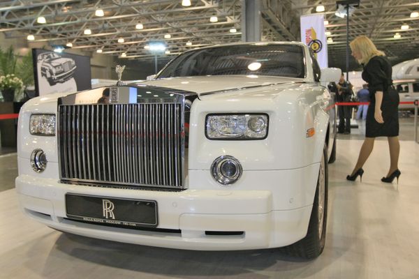 %Автомобиль марки Rolls-Royсe