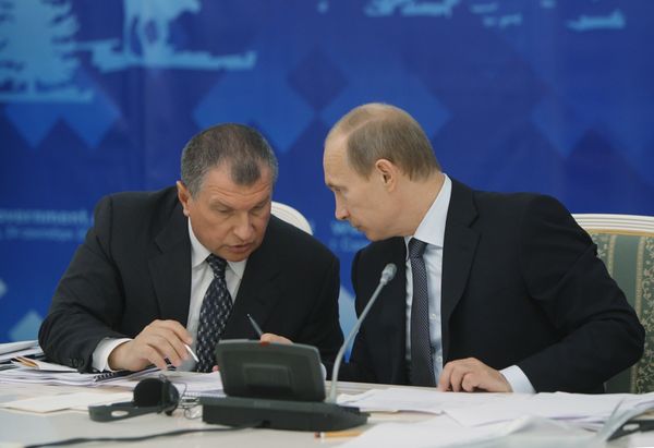 Премьер-министр РФ В.Путин провел совещание по вопросу Об освоении месторождений газа полуострова Ямал Премьер-министр РФ В.Путин провел совещание по вопросу Об освоении месторождений газа полуострова Ямал