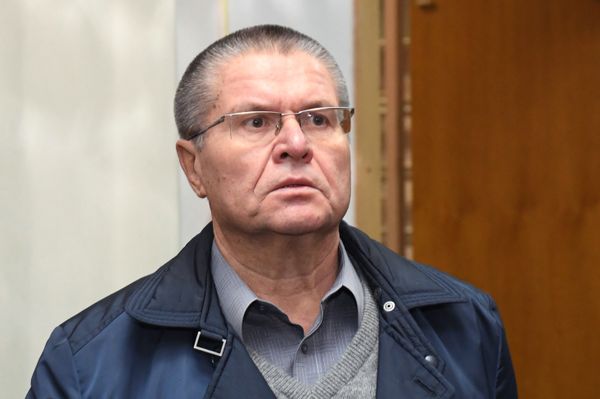 #Бывший министр экономического развития РФ Алексей Улюкаев в здании Басманного суда города Москвы. 10 января 2017 #Бывший министр экономического развития РФ Алексей Улюкаев в здании Басманного суда города Москвы. 10 января 2017