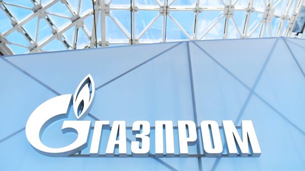 %Эмблема ПАО Газпром на Российском инвестиционном форуме в Сочи