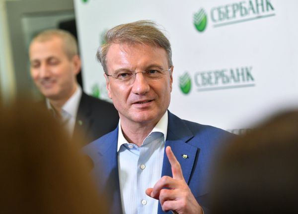 #Председатель правления Сбербанка России Герман Греф отвечает на вопросы журналистов по итогам заседания наблюдательного совета в Москве #Председатель правления Сбербанка России Герман Греф отвечает на вопросы журналистов по итогам заседания наблюдательного совета в Москве