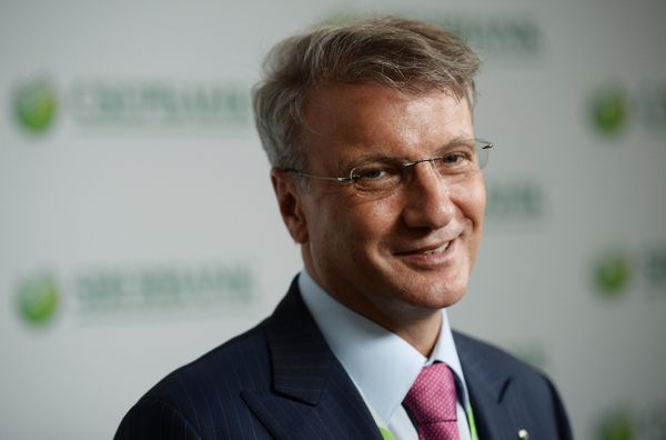 #Президент, председатель правления Сбербанка России Герман Греф во время пресс-подхода после делового завтрака Сбербанка России Жизнь после нефти в рамках ПМЭФ #Президент, председатель правления Сбербанка России Герман Греф во время пресс-подхода после делового завтрака Сбербанка России Жизнь после нефти в рамках ПМЭФ