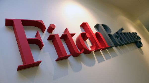 %Рейтинговое агентство Fitch Ratings