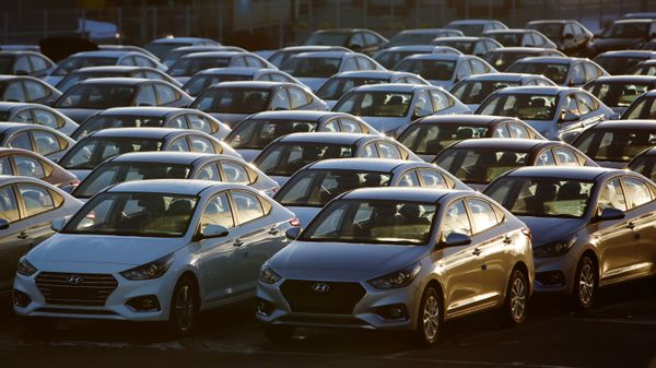 #Обновленные автомобили Hyundai Solaris на стоянке завода в Ленинградской области
