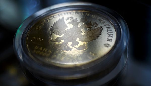 % Герб Российской Федерации на монете