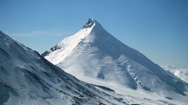 # Авачинская сопка. Архивное фото