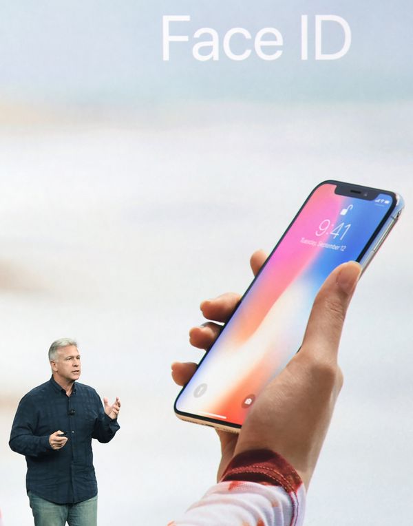 # Вице-президент компании Apple Филип Шиллер во время презентации iPhone X в Купертино