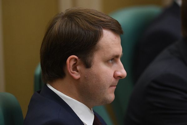 #Министр экономического развития РФ Максим Орешкин выступает на первом заседании осенней сессии Совета Федерации РФ. 27 сентября 2017