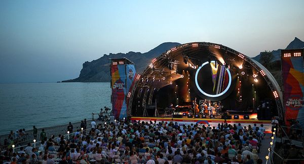 Участник коллектива Brazil All Stars Эдсон Да Силва во время выступления на фестивале Koktebel Jazz Party 2017Koktebel Jazz Party 2017
