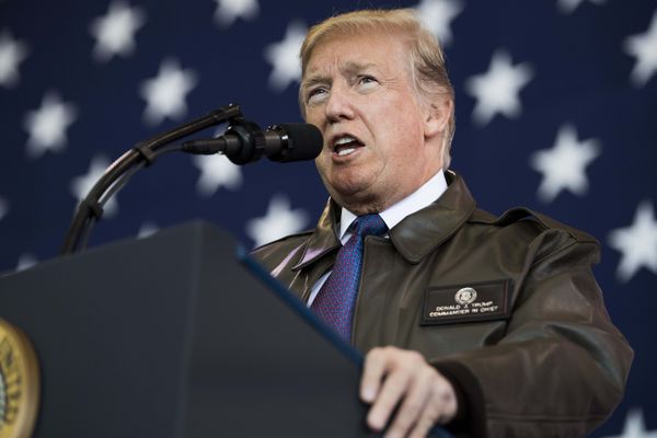 #Президент США Дональд Трамп выступает на американской авиабазе Йокота в Фусе, Токио. 5 ноября 2017