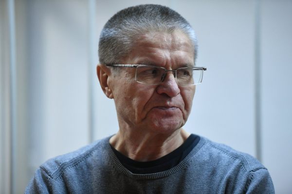 #Алексей Улюкаев во время оглашения приговора в Замоскворецком суде Москвы. 15 декабря 2017 #Алексей Улюкаев во время оглашения приговора в Замоскворецком суде Москвы. 15 декабря 2017