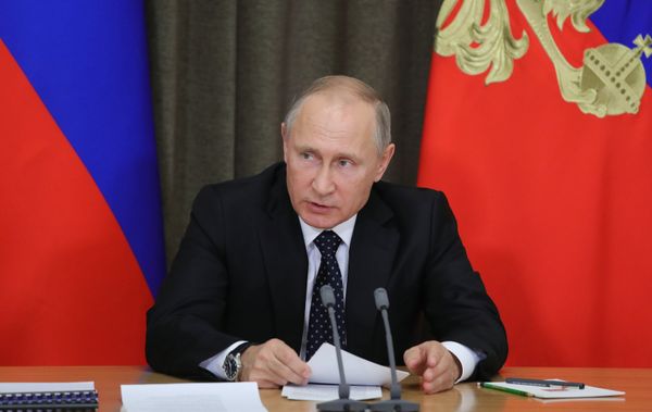 # Президент РФ Владимир Путин проводит совещание