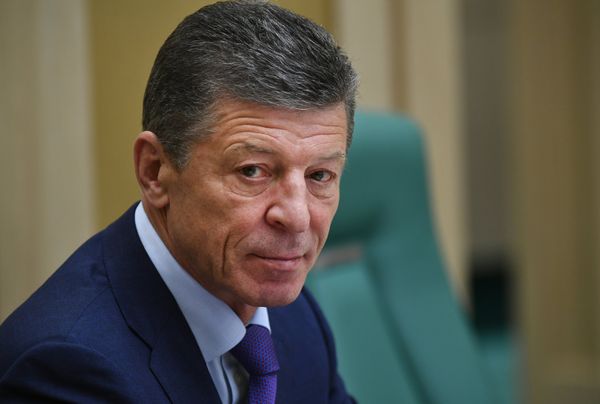%Заместитель председателя правительства РФ Дмитрий Козак на заседании Совета Федерации РФ. 29 ноября 2017