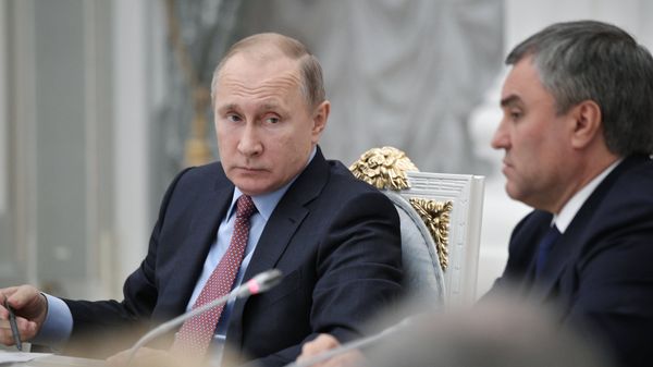 Президент РФ Владимир Путин проводит встречу с руководством Совета Федерации РФ и Государственной Думы РФ. 25 декабря 2017