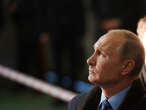 # Президент РФ Владимир Путин во время посещения Тверского вагоностроительного завода. 10 января 2018