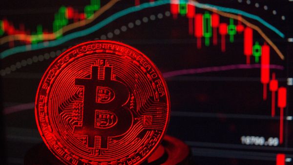 %Монета с логотипом криптовалюты биткоин
