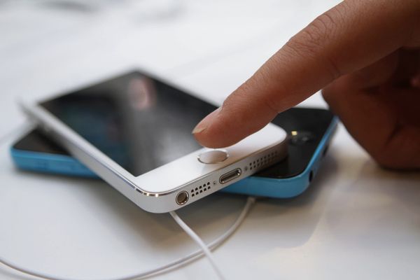 %Смартфон Apple iPhone 5s