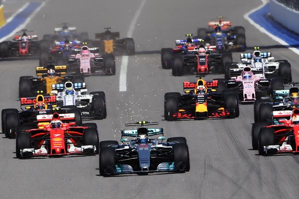 Гонка на российском этапе чемпионата мира по кольцевым автогонкам в классе Формула-1