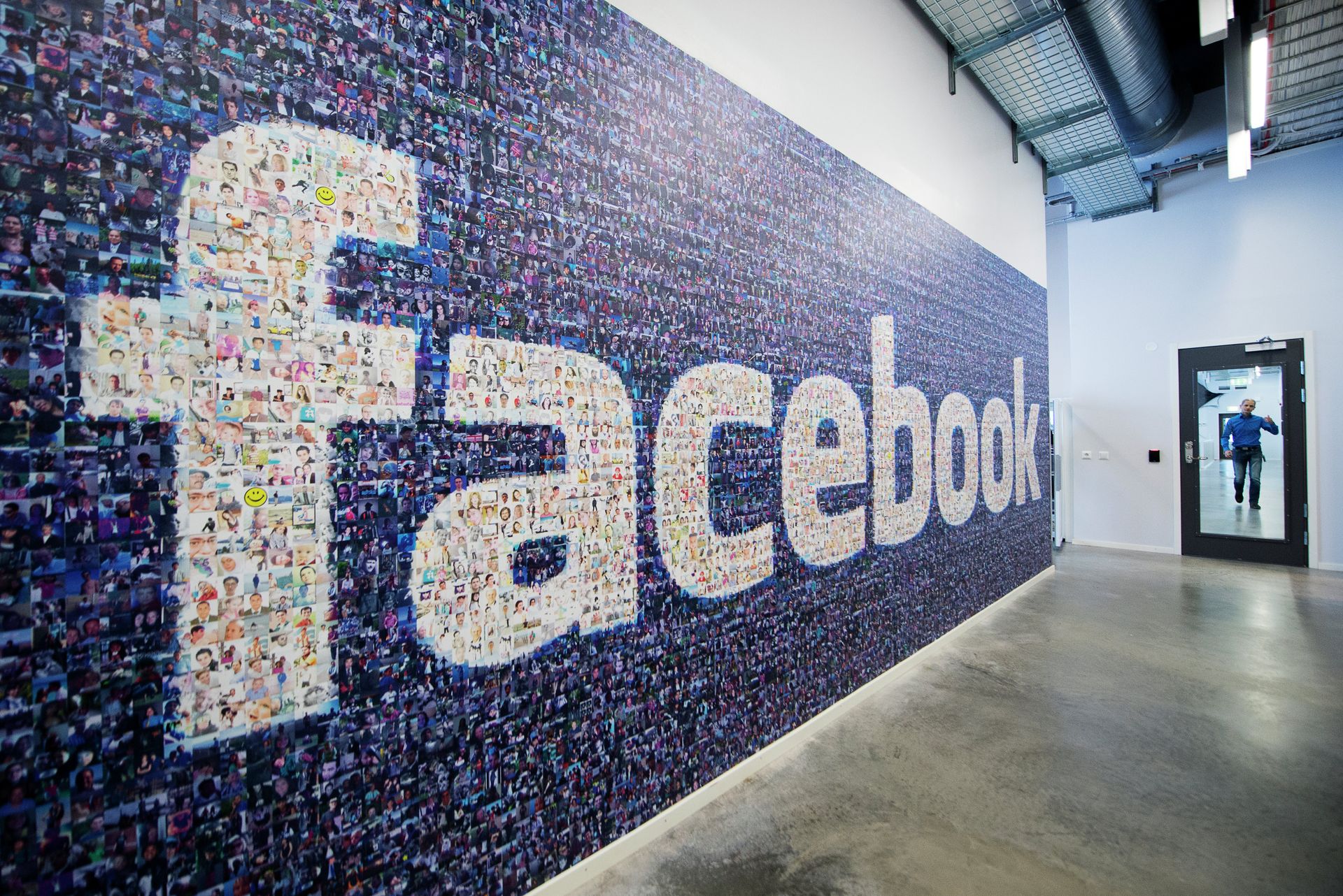 Логотип социальной сети Facebook в дата-центре компании в Швеции Логотип социальной сети Facebook в дата-центре компании в Швеции - ПРАЙМ, 1920, 28.07.2021