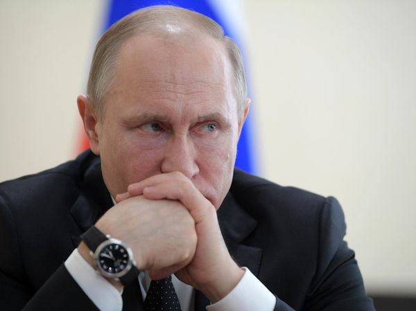 #Президента РФ В. Путин почтил память погибших при пожаре в Кемерове