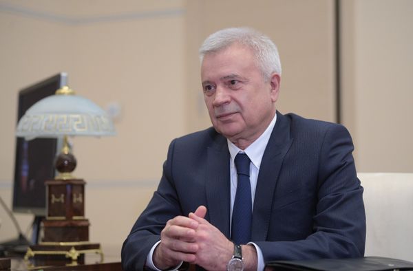 #Президент ПАО Лукойл Вагит Алекперов во время встречи с президентом РФ Владимиром Путиным. 13 апреля 2017