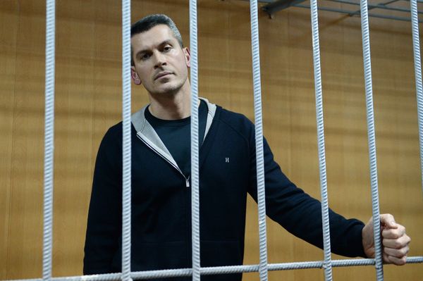 Совладелец и председатель совета директоров группы Сумма Зиявудин Магомедов во время рассмотрения ходатайства следствия о его аресте в Тверском районном суде Москвы. 31 марта 2018 Совладелец и председатель совета директоров группы Сумма Зиявудин Магомедов во время рассмотрения ходатайства следствия о его аресте в Тверском районном суде Москвы. 31 марта 2018