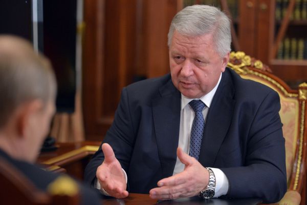 Рабочая встреча президента России В. Путина с председателем Федерации независимых профсоюзов РФ М. Шмаковым
