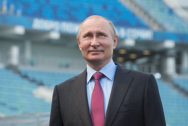 # Президент РФ Владимир Путин во время осмотра стадиона Фишт после реконструкции. 3 мая 2018