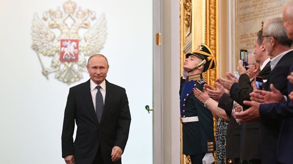 Избранный президент РФ Владимир Путин во время церемонии инаугурации в Кремле. 7 мая 2018