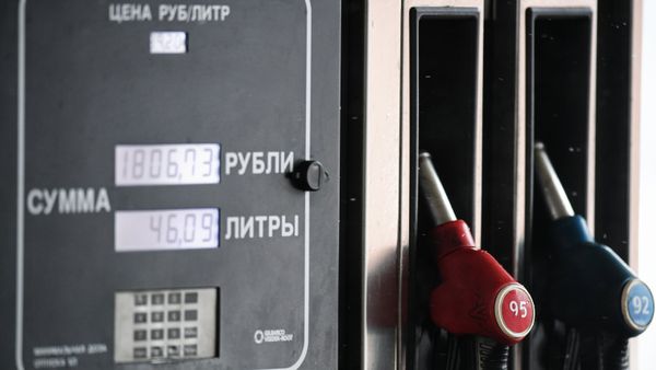 %Колонка на автозаправочной станции