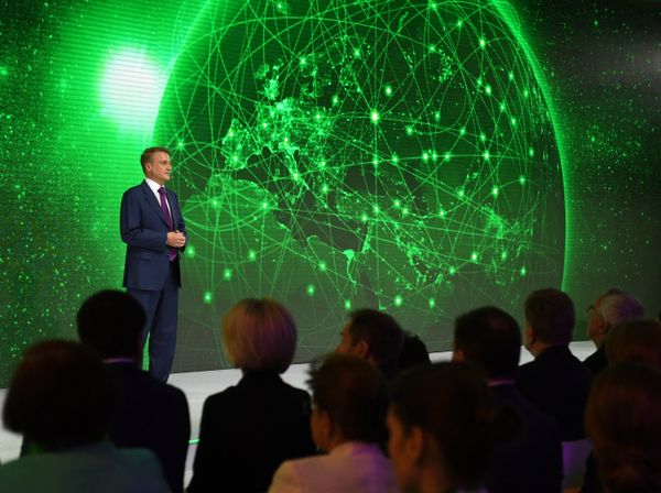 % Президент, председатель правления Сбербанка РФ Герман Греф % Президент, председатель правления Сбербанка РФ Герман Греф