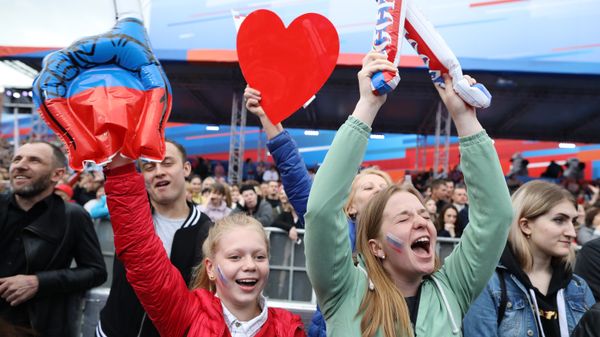 % Участники празднования Дня России на Красной площади. 12 июня 2018 % Участники празднования Дня России на Красной площади. 12 июня 2018