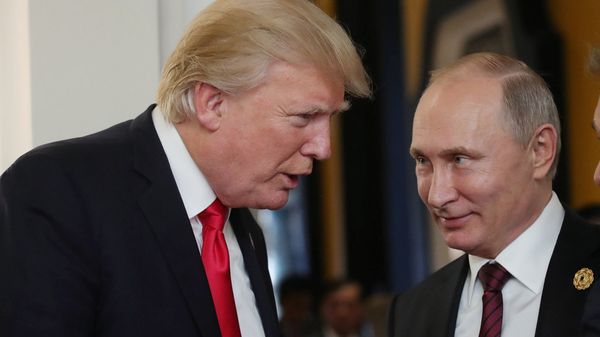 %Президент РФ Владимир Путин и президент США Дональд Трамп в перерыве рабочего заседания на саммите АТЭС