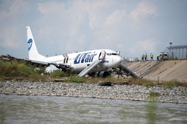 Самолет Boeing 737-800 авиакомпаниии Utair, рейса Москва - Сочи, совершил аварийную посадку в Сочи. 1 сентября 2018 Самолет Boeing 737-800 авиакомпаниии Utair, рейса Москва - Сочи, совершил аварийную посадку в Сочи. 1 сентября 2018